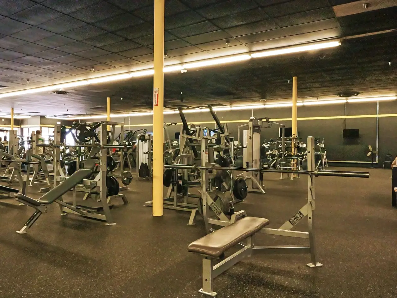 Open training floor at Bee Fit Health Club